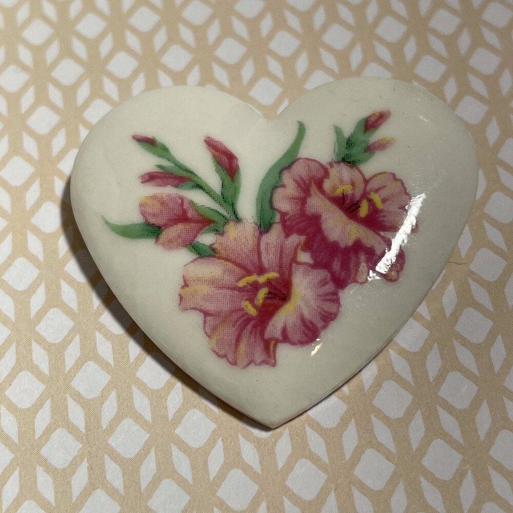 Vintage Avon Porcelane Floral Heart Shaped Brooch 1 5/8” L
